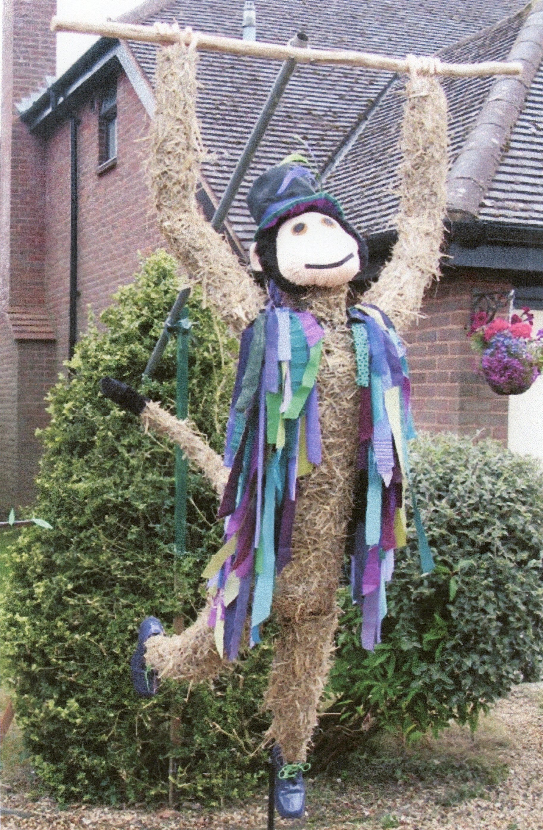1_Worcestershire-Monkey-scarecrow-2016-close-up