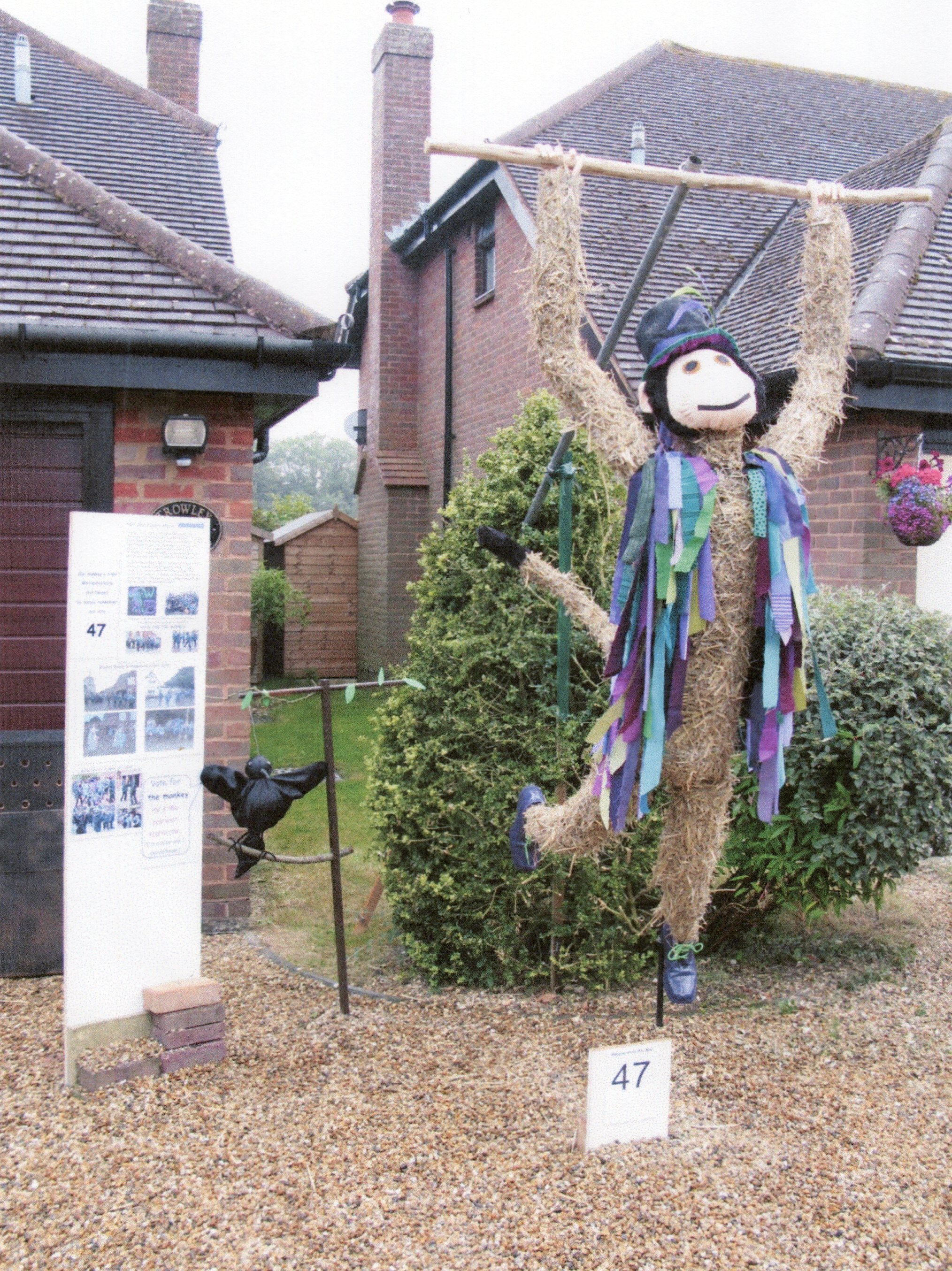 Worcestershire-Monkey-scarecrow-2016-in-context